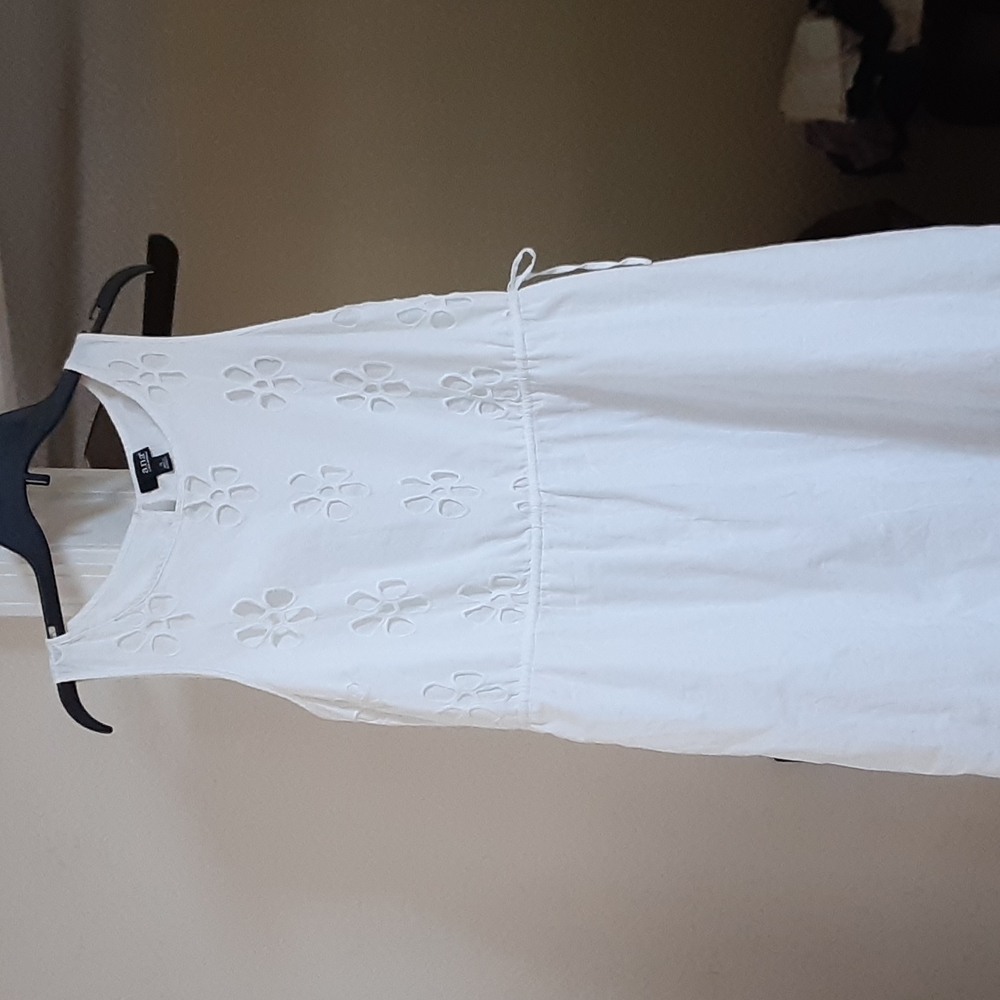 White sleeveless dress
